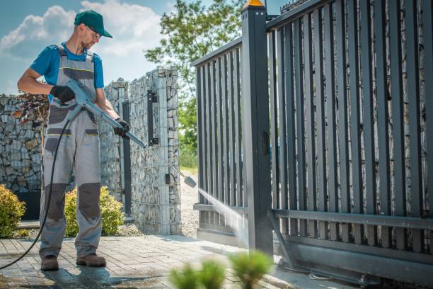 Best Animal Enclosure Cleaning  in Lockhart, FL